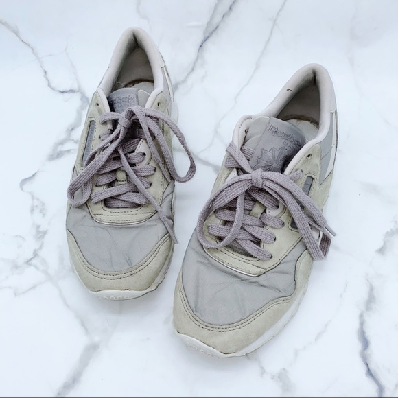 REEBOK lavender white trainer shoes - Picture 3 of 4